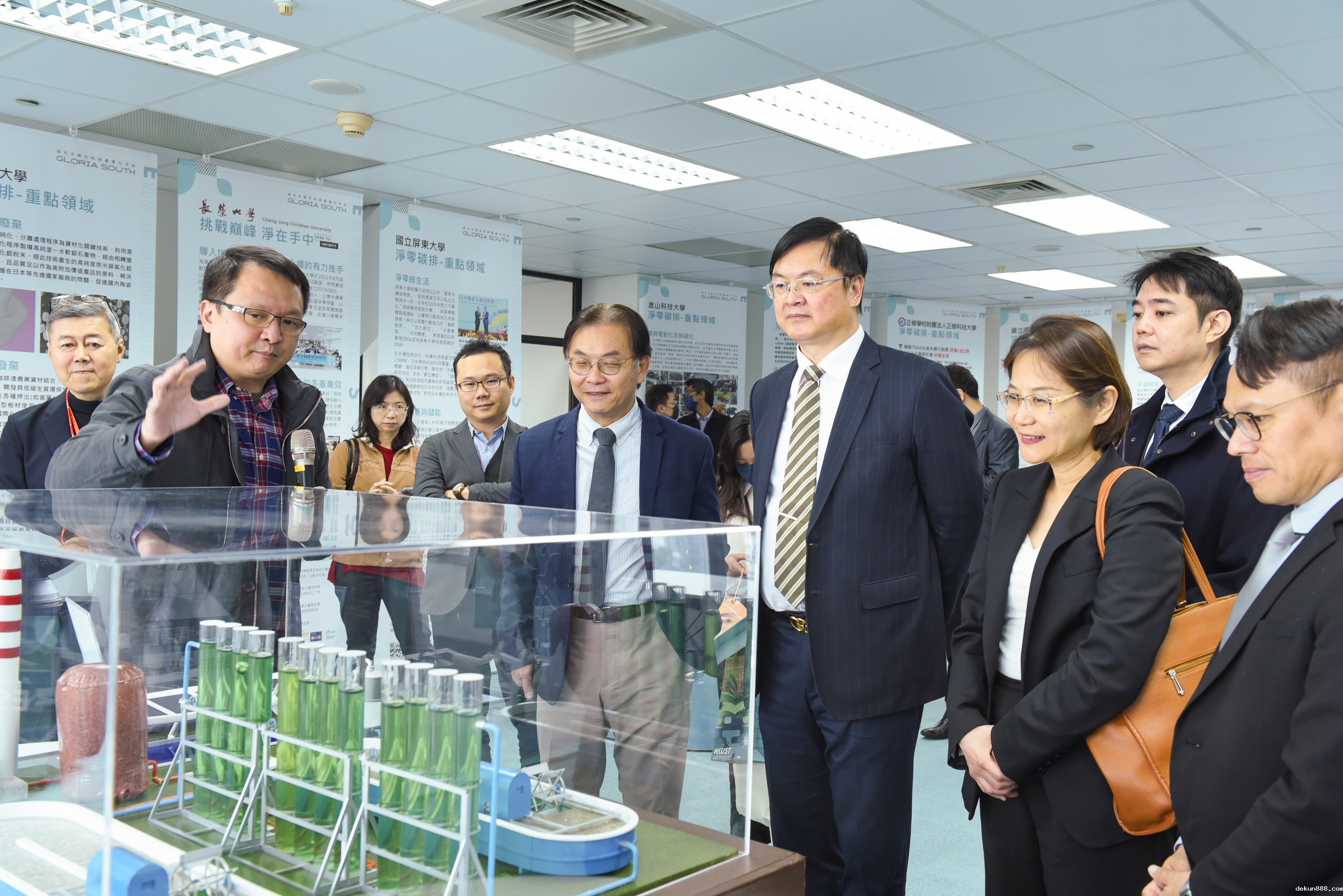 圖3新利18软件官网大南方科研產業化平台ESG基地展出微藻捕捉二氧化碳