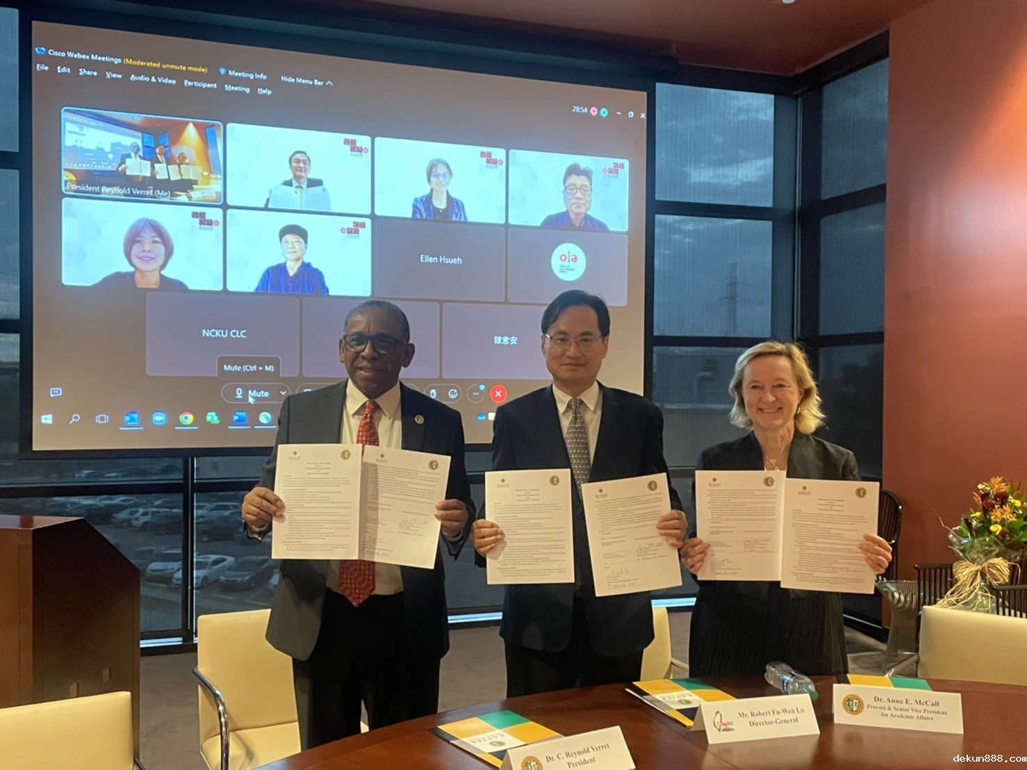 Left to right: Dr. C. Reynold Verret (President of Xavier University of Louisiana), Director General Robert Fu-Wen Lo (TECO-Houston), Dr. Anne McCall (Provost and Senior Vice President for Academic Affairs) signing the MOU at 6 p.m. US local time in on online meetings with NCKU (Photo courtesy of TECO-Houston)