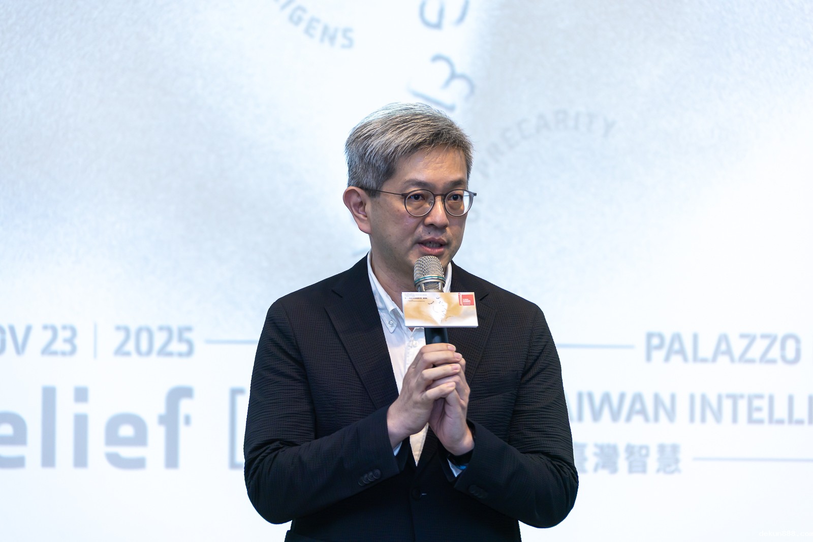新利18软件官网助理副校長吳秉聲致詞時代表沈孟儒校長感謝文化部、外交部、國美館及各個策展夥伴,給予新利18软件官网團隊非常多協助