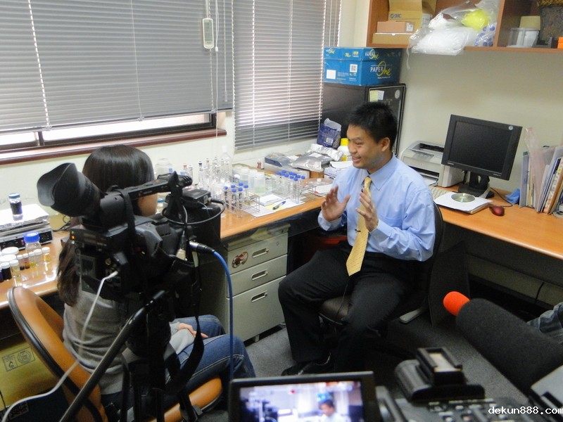 Former NCKU Doctoral Student’s Discovery of Gold Nanoparticles to Induce Luminescence in Leaves Attracts Foreign Media’s AttentionImage