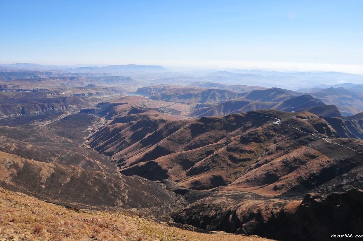 I-Ching Chen, Associate Professor at National Cheng Kung University, published a study in Nature revealing global mountain climate velocities, highlighting 17 high-risk regions.