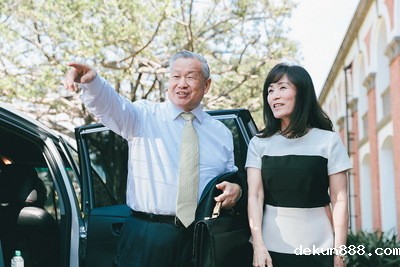 NCKU chancellor Jenny Su (蘇慧貞right) and Macronix Chairman and CEO Miin Wu (吳敏求left)Image