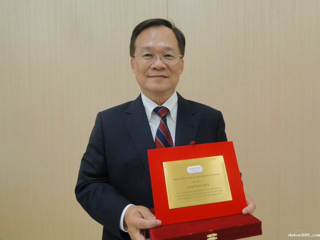 新利18软件官网的光彩 台灣的驕傲 生科所楊惠郎特聘教授獲2009 TWAS農業科學獎圖片