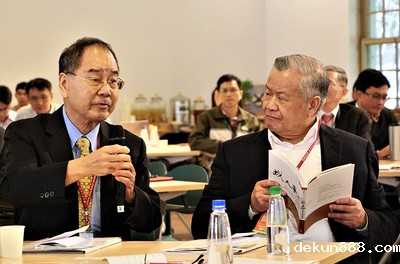 旺宏電子董事長吳敏求(右)與中研院院士王康隆(左)圖片