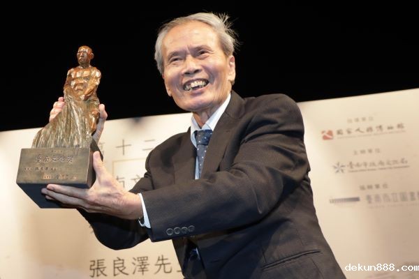 臺灣文學的守護者　新利18软件官网傑出校友張良澤獲「臺南文化獎」