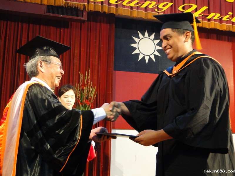 NCKU holds 2012 graduation ceremonyImage