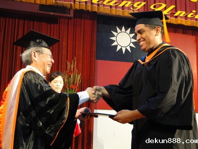 NCKU holds 2012 graduation ceremonyImage