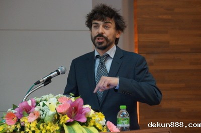 Cancer expert calls for interdisciplinary efforts at NCKU conferenceImage